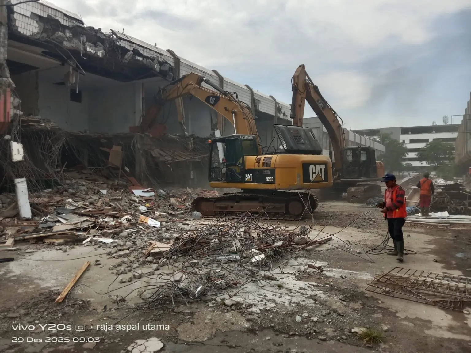 Bongkar Rumah Tua - Jasa Angkut Laksana